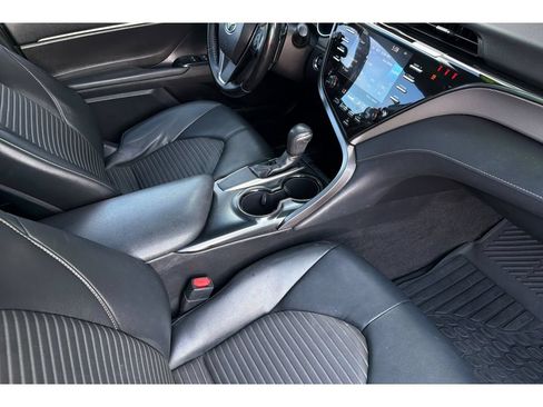 Used 2019 Toyota Camry SE FWD image 16