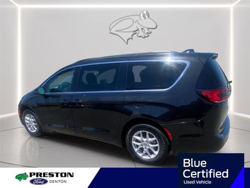 Used 2022 Chrysler Pacifica Touring-L FWD image 3