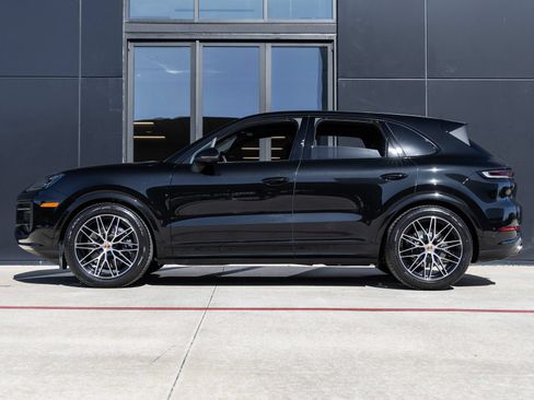 Certified 2026 Porsche Cayenne AWD/4WD image 2