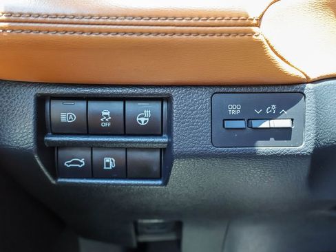 Used 2020 Toyota Avalon Limited FWD image 19