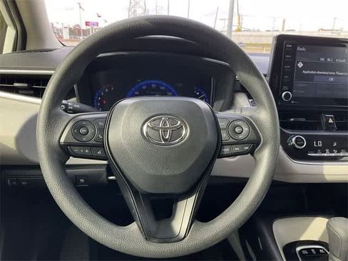 Used 2022 Toyota Corolla LE image 19