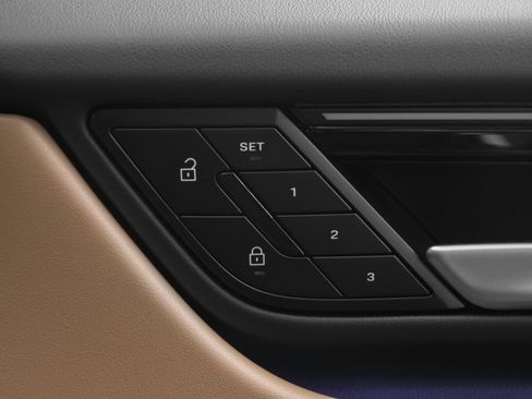 Used 2025 Porsche Macan Electric image 16