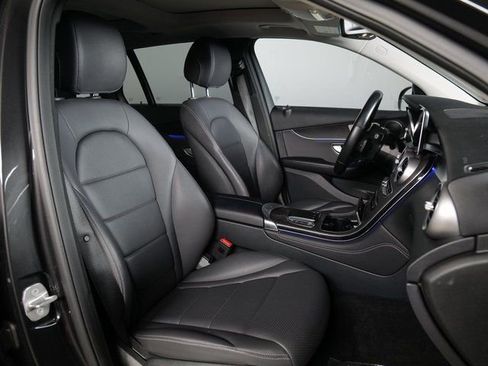 Used 2021 Mercedes-Benz GLC 300 4MATIC image 11