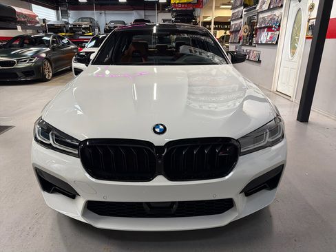 Used 2023 BMW M5 image 2