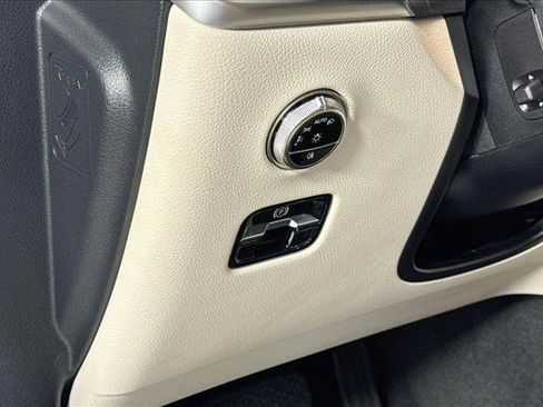 Used 2025 Mercedes-Benz GLC 300 image 10
