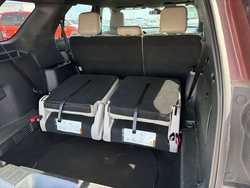 Used 2018 Ford Explorer XLT w/ Equipment Group 202A AWD/4WD image 9