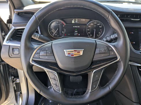 Used 2025 Cadillac XT5 Premium Luxury image 15