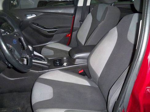 Used 2014 Ford Focus SE w/ SE Sport Package image 8