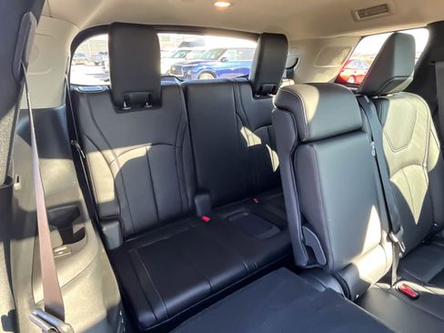 Certified 2025 INFINITI QX60 Pure image 19