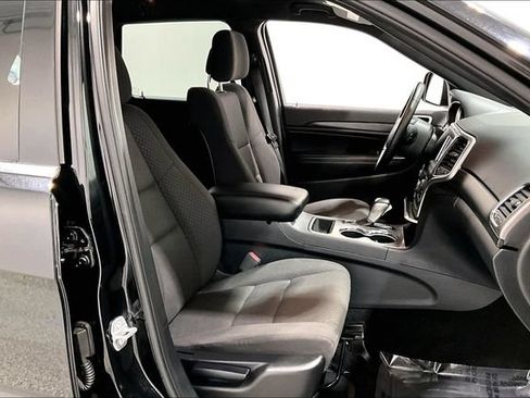 Used 2020 Jeep Grand Cherokee Laredo AWD/4WD image 37