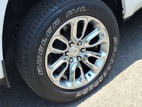 Used 2023 RAM 1500 Laramie AWD/4WD image 7