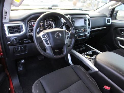 Used 2018 Nissan Titan SV w/ SV Convenience Package image 16