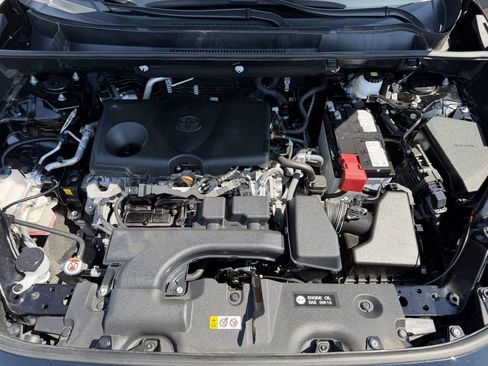 Used 2025 Toyota RAV4 XLE FWD image 31