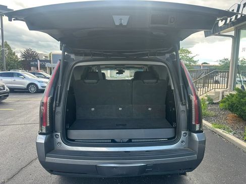 Used 2019 Cadillac Escalade Luxury AWD/4WD image 7