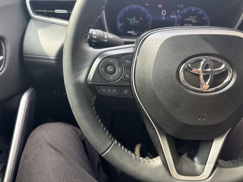 Used 2026 Toyota Corolla Cross XLE w/ Convenience Package FWD image 19