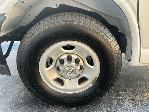 Used 2021 Chevrolet Express 2500 w/ Driver Convenience Package image 31