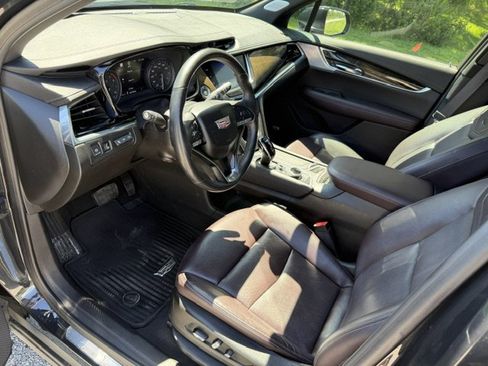 Used 2020 Cadillac XT6 Premium Luxury FWD image 11