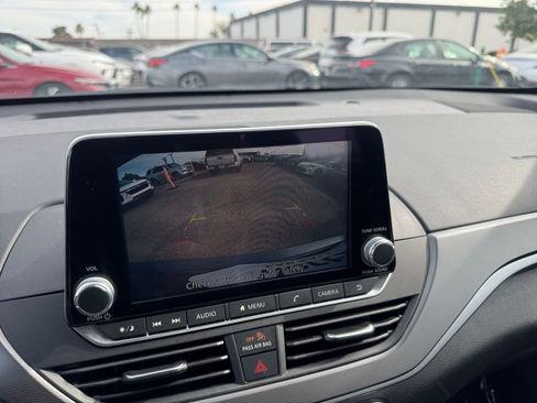 Used 2025 Nissan Altima 2.5 SR image 17