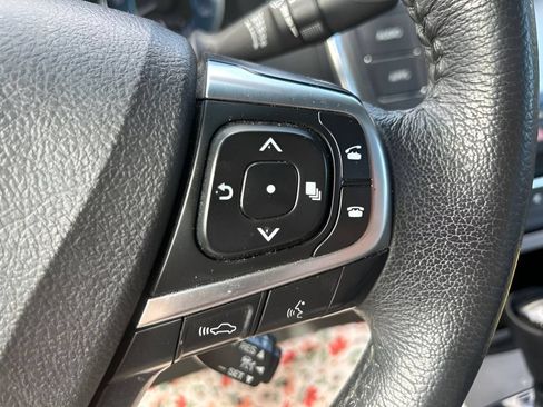 Used 2017 Toyota Camry XLE w/ Moonroof Package FWD image 23
