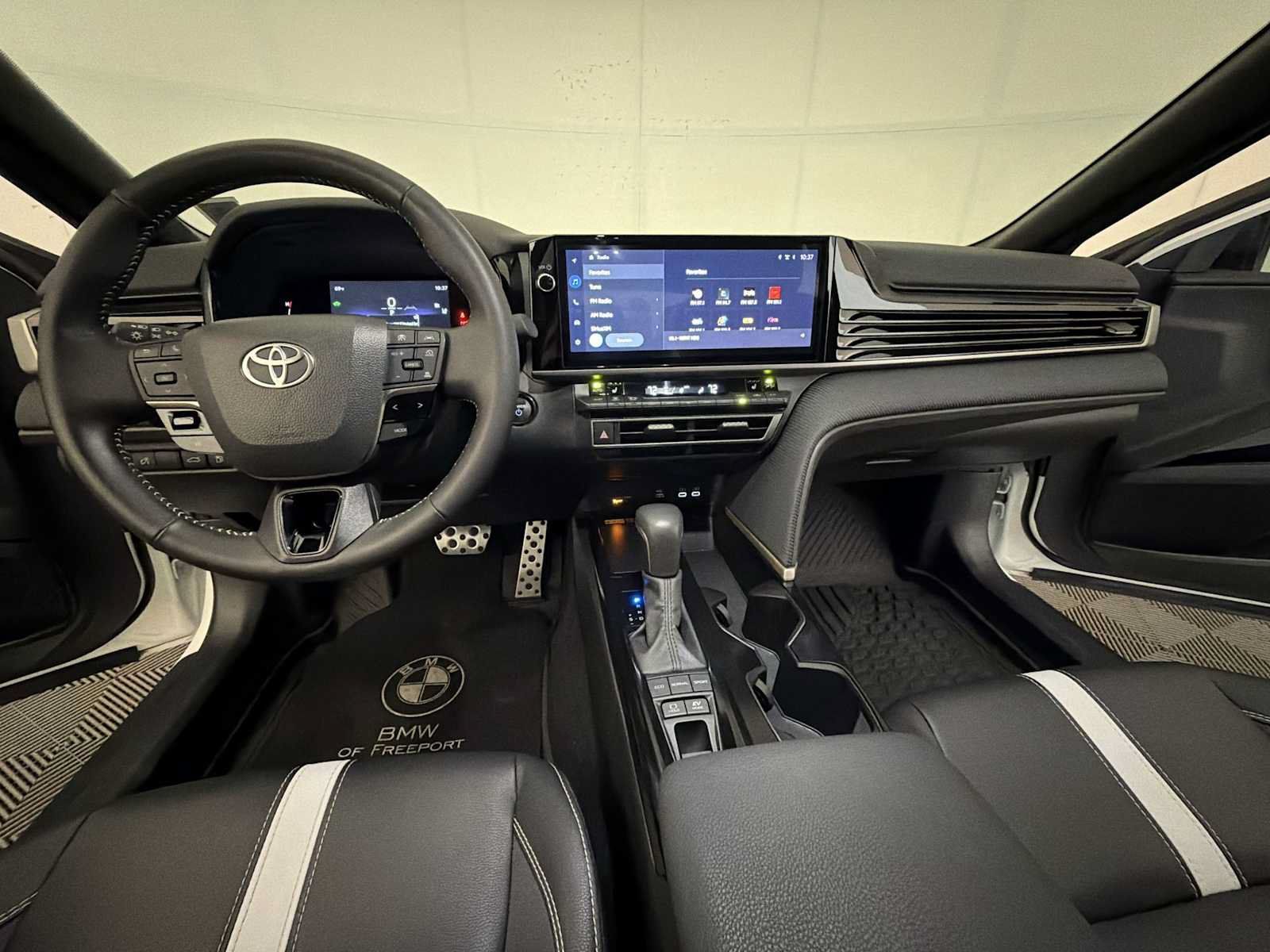 Used 2025 Toyota Camry SE w/ Multimedia Upgrade Package FWD image 14