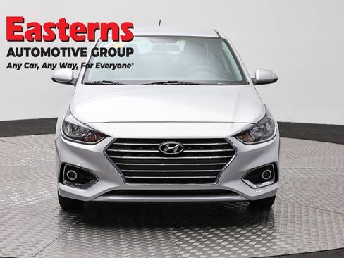 Used 2022 Hyundai Accent SEL FWD image 2