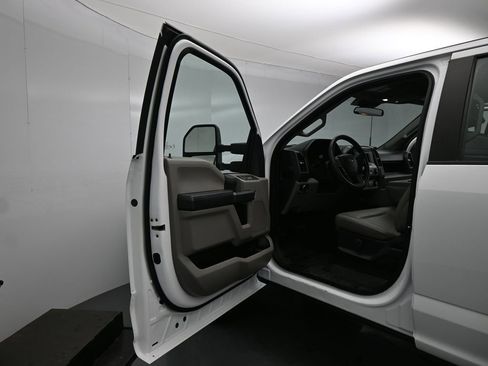 Certified 2022 Ford F250 XL w/ Power Equipment Group image 9