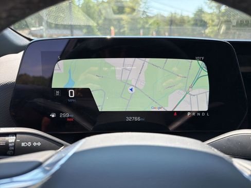 Used 2025 Chevrolet Equinox LT FWD image 13