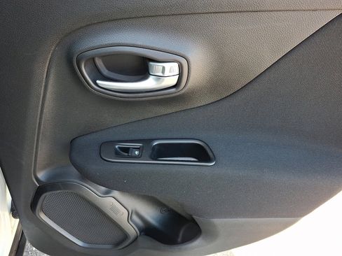 Used 2021 Jeep Renegade Latitude image 14