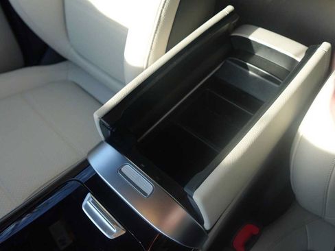 Used 2026 Mercedes-Benz GLC 300 4MATIC image 31