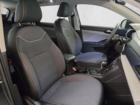 Used 2023 Volkswagen Taos SE w/ Panoramic Sunroof Package FWD image 23