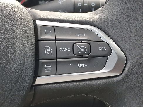 Certified 2024 Jeep Compass Limited image 25