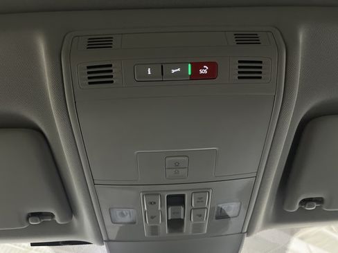 Certified 2023 Volkswagen Taos SE w/ Panoramic Sunroof Package FWD image 34