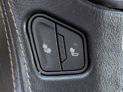 Used 2019 Chevrolet Suburban LT image 24