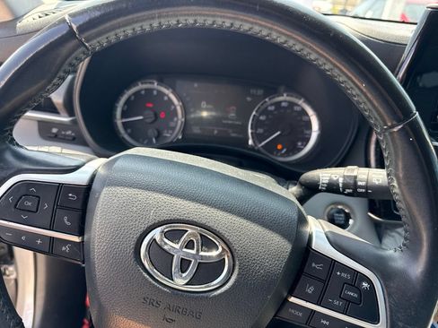 Used 2023 Toyota Highlander LE FWD image 9