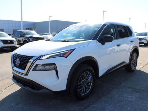 Used 2023 Nissan Rogue S image 3