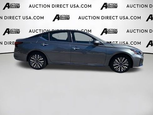 Used 2023 Nissan Altima 2.5 SV FWD image 11