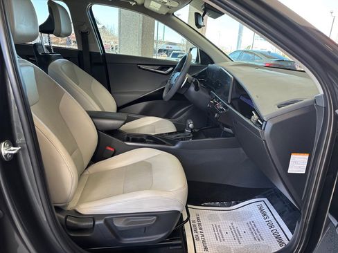Used 2025 Kia Niro EX Touring image 31