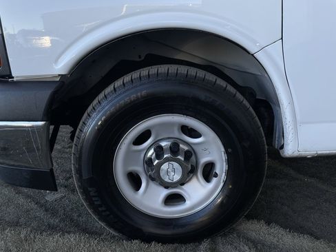 Used 2017 Chevrolet Express 3500 LT w/ LT Preferred Equipment Group image 11