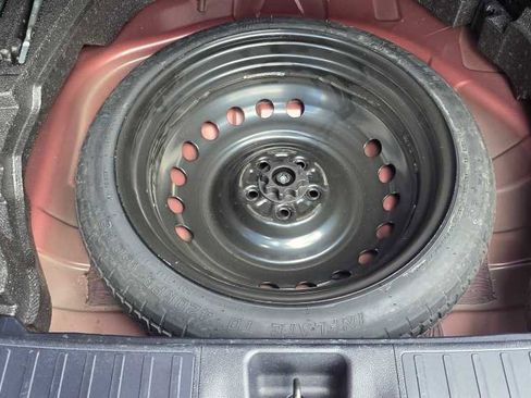 Used 2018 Toyota Prius Two w/ Prius Two Safety Plus Package FWD image 10