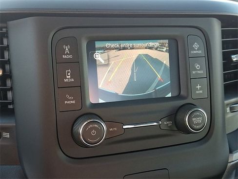 Used 2024 RAM 2500 Tradesman w/ Chrome Appearance Group image 17