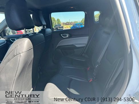 Used 2025 Jeep Compass Limited AWD/4WD image 8