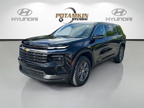 Used 2024 Chevrolet Traverse LS FWD image 1