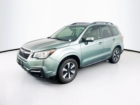 Used 2017 Subaru Forester 2.5i Premium AWD/4WD image 3