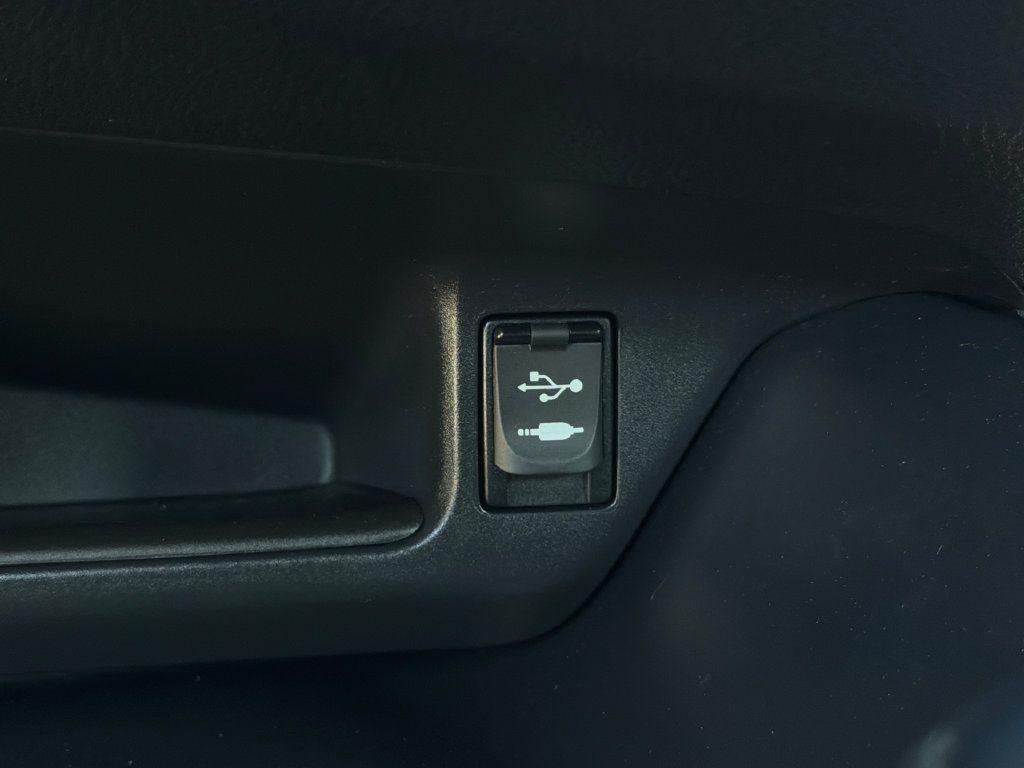 Used 2018 Toyota C-HR XLE FWD image 29