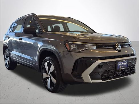 Used 2025 Volkswagen Taos S AWD/4WD image 5