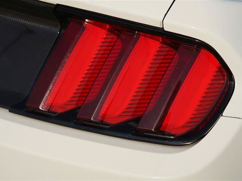 Used 2015 Ford Mustang Coupe RWD image 35