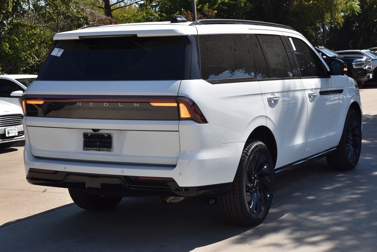 New 2027 Lincoln Navigator Reserve w/ Jet Appearance Package AWD/4WD image 7