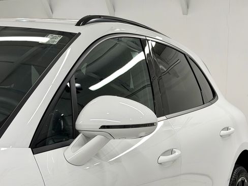 Certified 2026 Porsche Macan AWD/4WD image 19