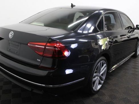 Used 2018 Volkswagen Passat 2.0T R-Line FWD image 5