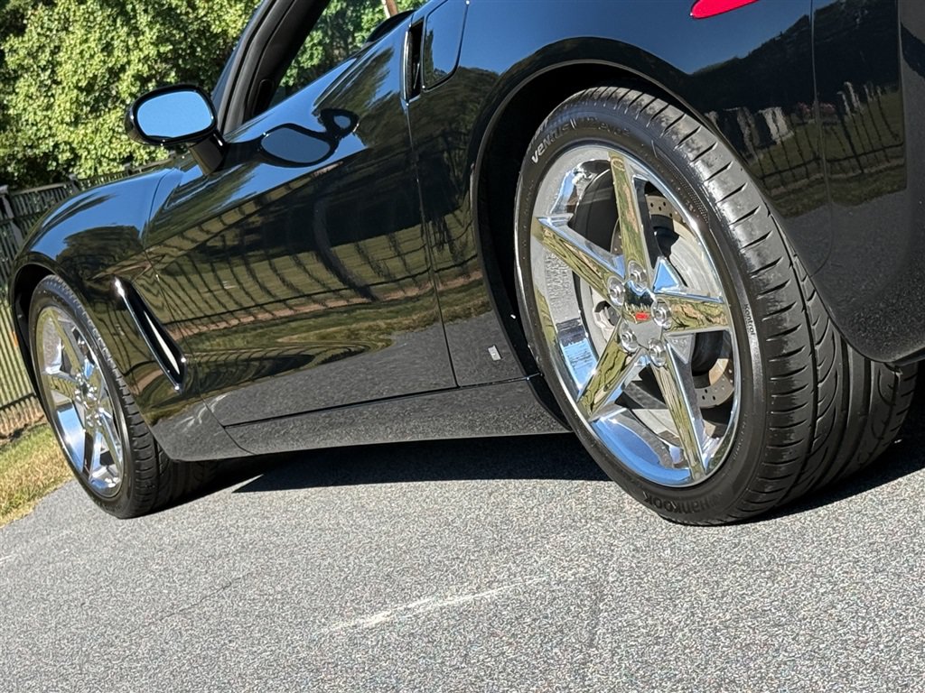 Used 2007 Chevrolet Corvette Coupe w/ Preferred Equipment Group RWD image 34